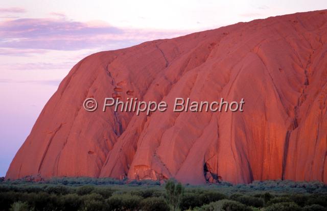 australie territoire du nord 04.JPG - Monolithe UluruAyers Rock au coucher du soleilUluru Kata Tjuta National ParkCentre RougeTerritoire du NordAustralie